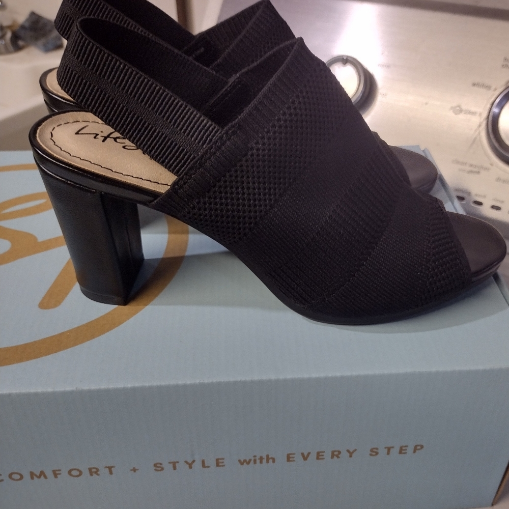 Women size 6 dress shoe